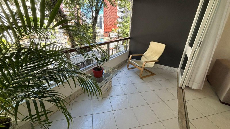 APARTAMENTO 3 QUARTOS SUÍTE VARANDA NASCENTE GARAGEM QUADRA ACADEMIA À VENDA NA GRAÇA Rua Oito de Dezembro Salvador - 