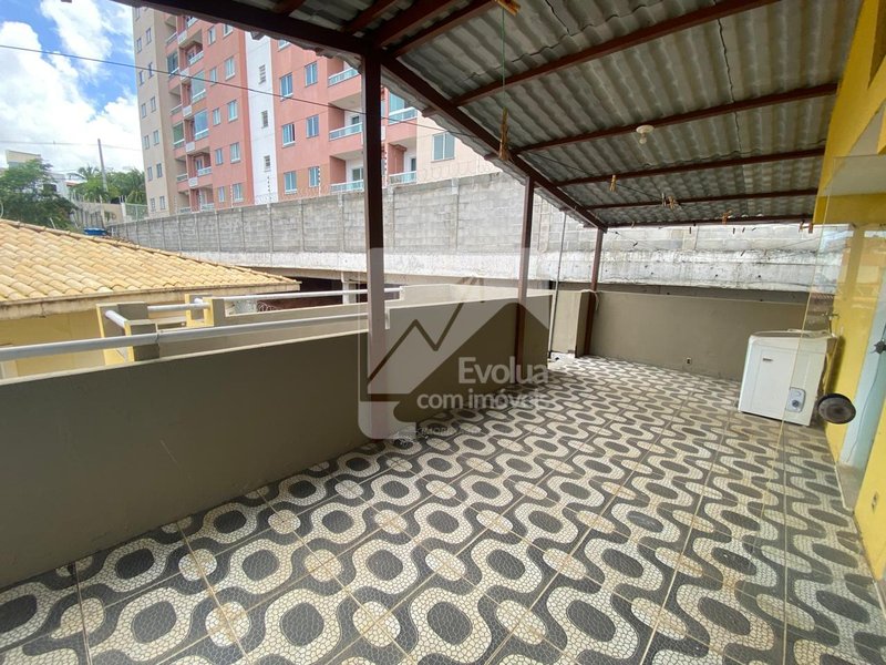 Casa triplex com 4 quartos, sendo 2 suítes por R$ 450.000,00 em Itapuã Rua Mônaco Salvador - 