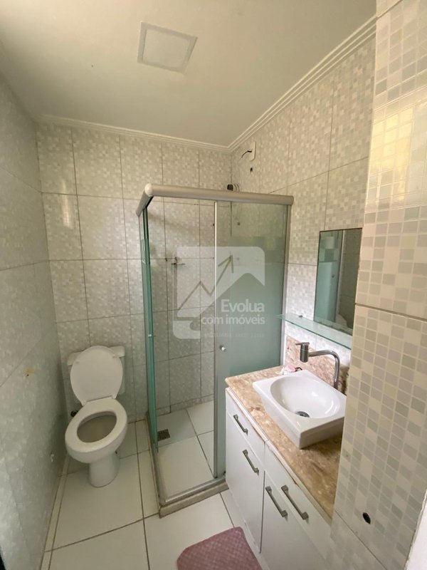 Casa triplex com 4 quartos, sendo 2 suítes por R$ 450.000,00 em Itapuã Rua Mônaco Salvador - 