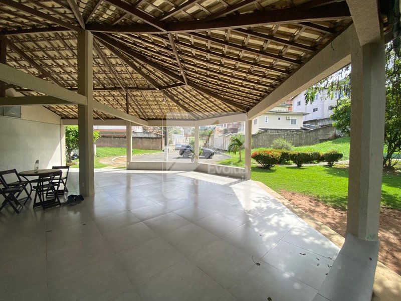 Casa triplex com 4 quartos, sendo 2 suítes por R$ 450.000,00 em Itapuã Rua Mônaco Salvador - 