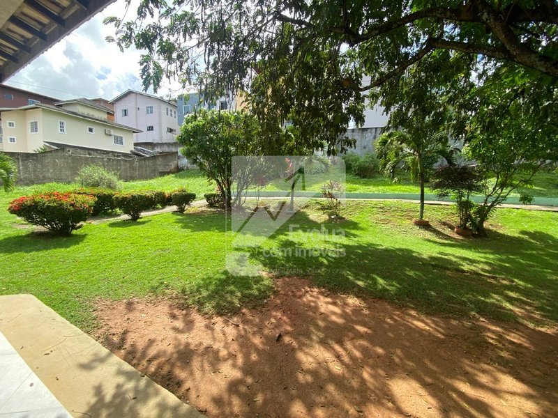 Casa triplex com 4 quartos, sendo 2 suítes por R$ 450.000,00 em Itapuã Rua Mônaco Salvador - 