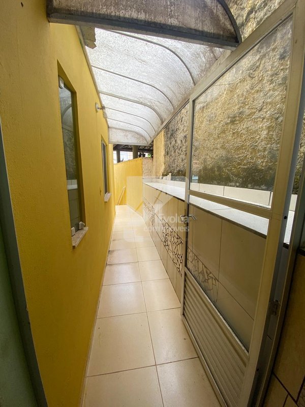 Casa triplex com 4 quartos, sendo 2 suítes por R$ 450.000,00 em Itapuã Rua Mônaco Salvador - 