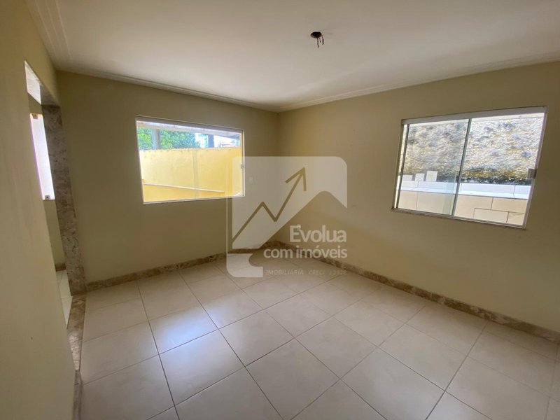 Casa triplex com 4 quartos, sendo 2 suítes por R$ 450.000,00 em Itapuã Rua Mônaco Salvador - 