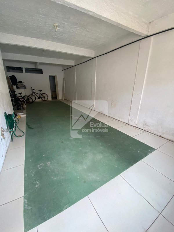 Casa triplex com 4 quartos, sendo 2 suítes por R$ 450.000,00 em Itapuã Rua Mônaco Salvador - 