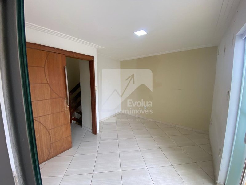 Casa triplex com 4 quartos, sendo 2 suítes por R$ 450.000,00 em Itapuã Rua Mônaco Salvador - 