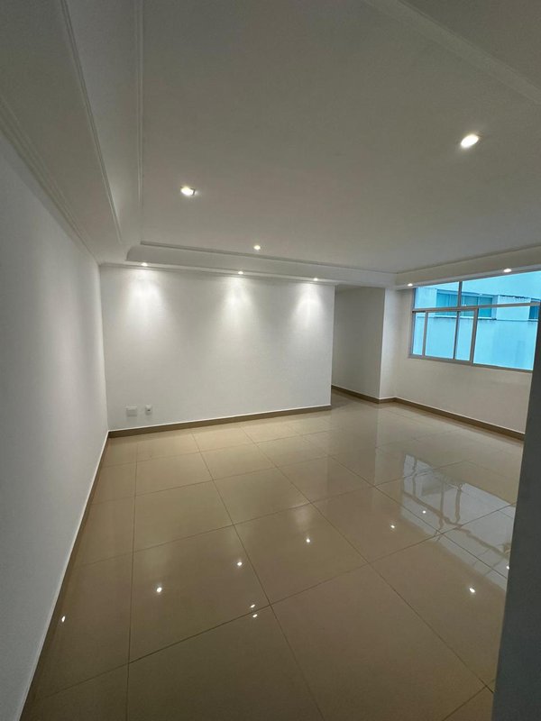 APARTAMENTO NASCENTE TOTAL 4 QUARTOS 2 SUÍTES LAVABO 2 GARAGENS À VENDA NO CANELA! Rua Pedro Lessa Salvador - 
