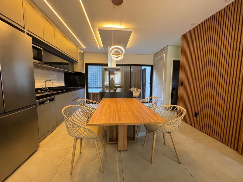 Linda Casa à Venda no Loteamento Alphaville – Campinas/SP Rua João Francisco de Andrade Campinas - 
