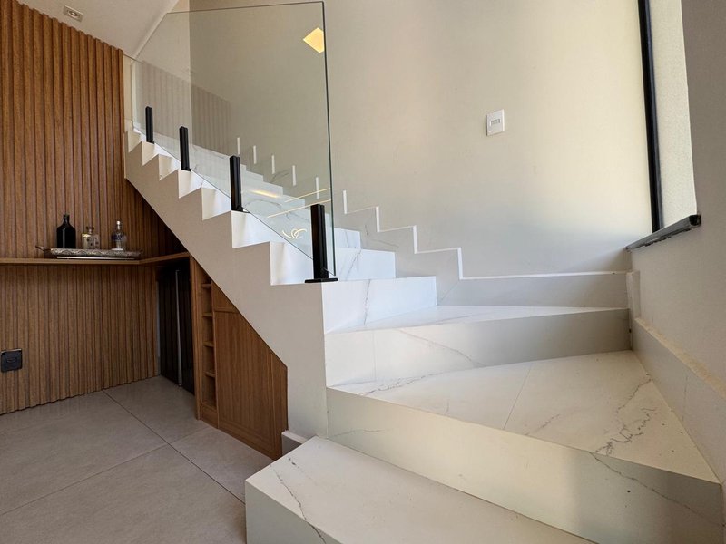 Linda Casa à Venda no Loteamento Alphaville – Campinas/SP Rua João Francisco de Andrade Campinas - 
