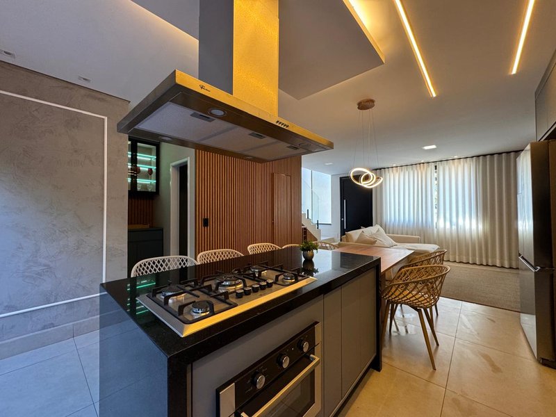 Linda Casa à Venda no Loteamento Alphaville – Campinas/SP Rua João Francisco de Andrade Campinas - 