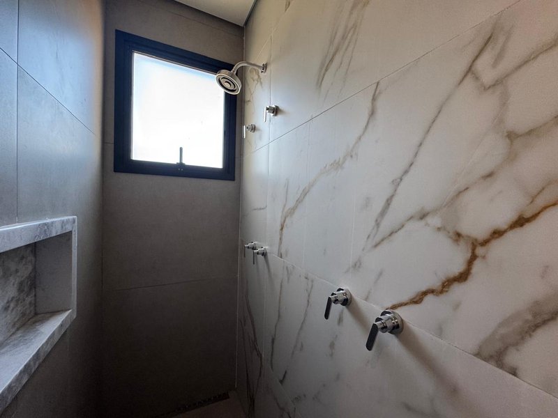 Linda Casa à Venda no Loteamento Alphaville – Campinas/SP Rua João Francisco de Andrade Campinas - 
