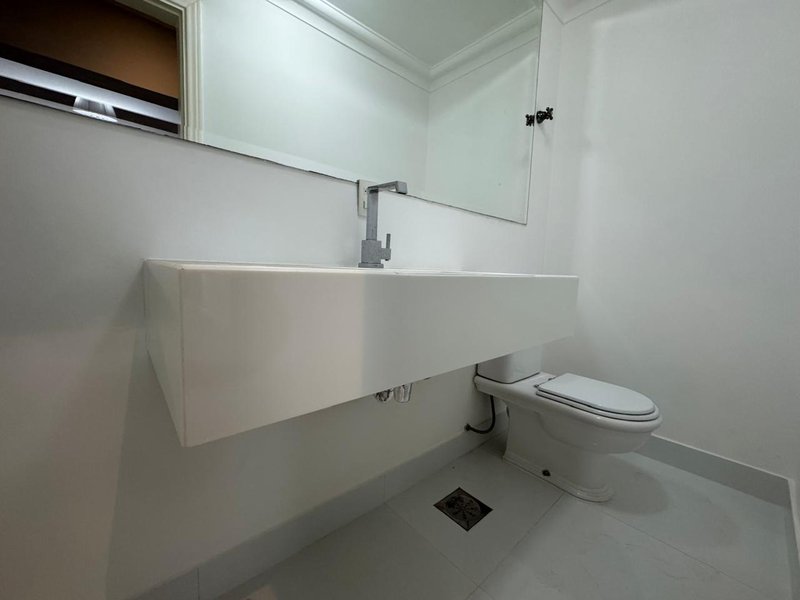 Apartamento Sofisticado com 217m², 4 Dormitórios, 2 Suítes no Cambuí, Campinas-Sp Rua Maria Monteiro Campinas - 