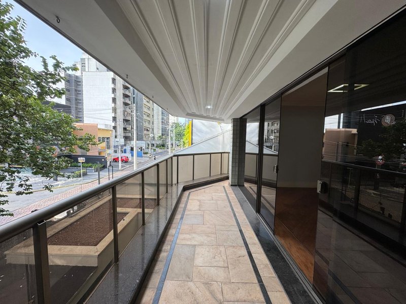 Apartamento Sofisticado com 217m², 4 Dormitórios, 2 Suítes no Cambuí, Campinas-Sp Rua Maria Monteiro Campinas - 