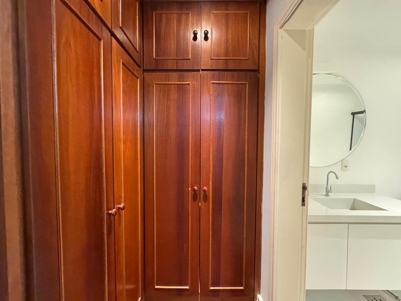 Apartamento Sofisticado com 217m², 4 Dormitórios, 2 Suítes no Cambuí, Campinas-Sp Rua Maria Monteiro Campinas - 
