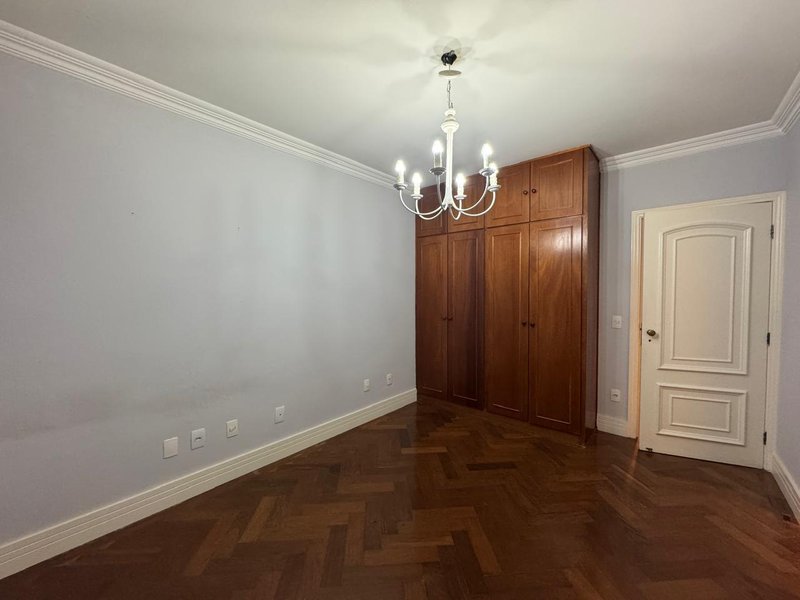 Apartamento Sofisticado com 217m², 4 Dormitórios, 2 Suítes no Cambuí, Campinas-Sp Rua Maria Monteiro Campinas - 