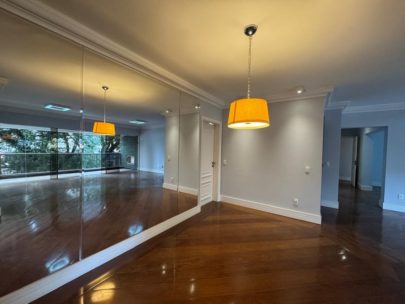 Apartamento Sofisticado com 217m², 4 Dormitórios, 2 Suítes no Cambuí, Campinas-Sp Rua Maria Monteiro Campinas - 