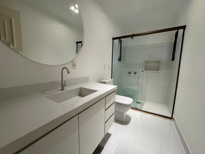 Apartamento Sofisticado com 217m², 4 Dormitórios, 2 Suítes no Cambuí, Campinas-Sp Rua Maria Monteiro Campinas - 