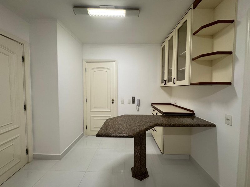 Apartamento Sofisticado com 217m², 4 Dormitórios, 2 Suítes no Cambuí, Campinas-Sp Rua Maria Monteiro Campinas - 