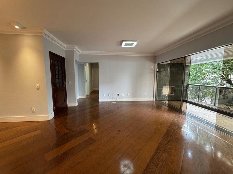 Apartamento Sofisticado com 217m², 4 Dormitórios, 2 Suítes no Cambuí, Campinas-Sp Rua Maria Monteiro Campinas - 