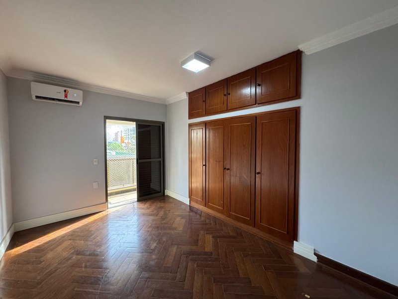 Apartamento Sofisticado com 217m², 4 Dormitórios, 2 Suítes no Cambuí, Campinas-Sp Rua Maria Monteiro Campinas - 