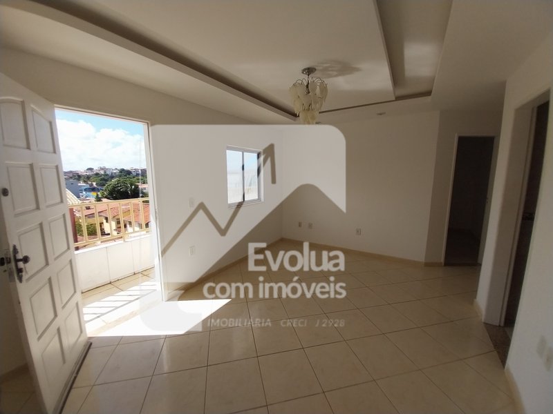Vendo R$ 280.000 Apartamento Terraço, 2/4, Suíte, Garagem, 2º Andar Escadas - Itapuã - Salvador - 