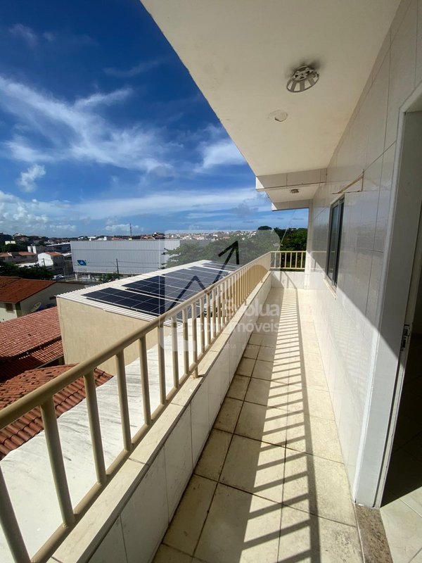 Vendo R$ 280.000 Apartamento Terraço, 2/4, Suíte, Garagem, 2º Andar Escadas - Itapuã - Salvador - 