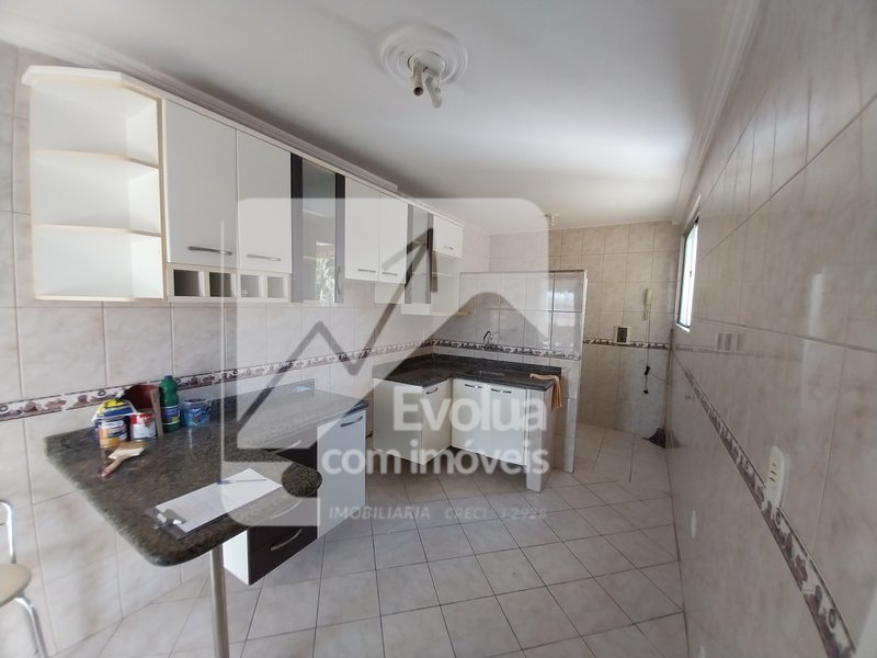 Vendo R$ 280.000 Apartamento Terraço, 2/4, Suíte, Garagem, 2º Andar Escadas - Itapuã - Salvador - 