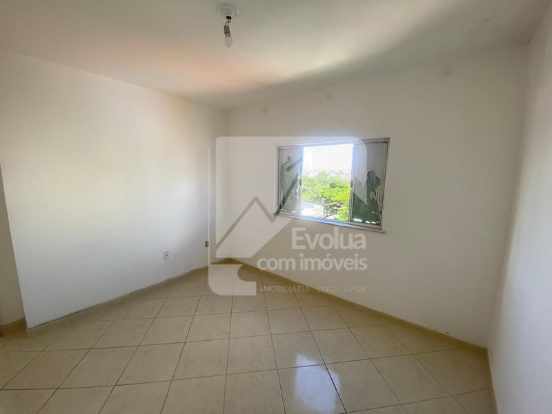 Vendo R$ 280.000 Apartamento Terraço, 2/4, Suíte, Garagem, 2º Andar Escadas - Itapuã - Salvador - 
