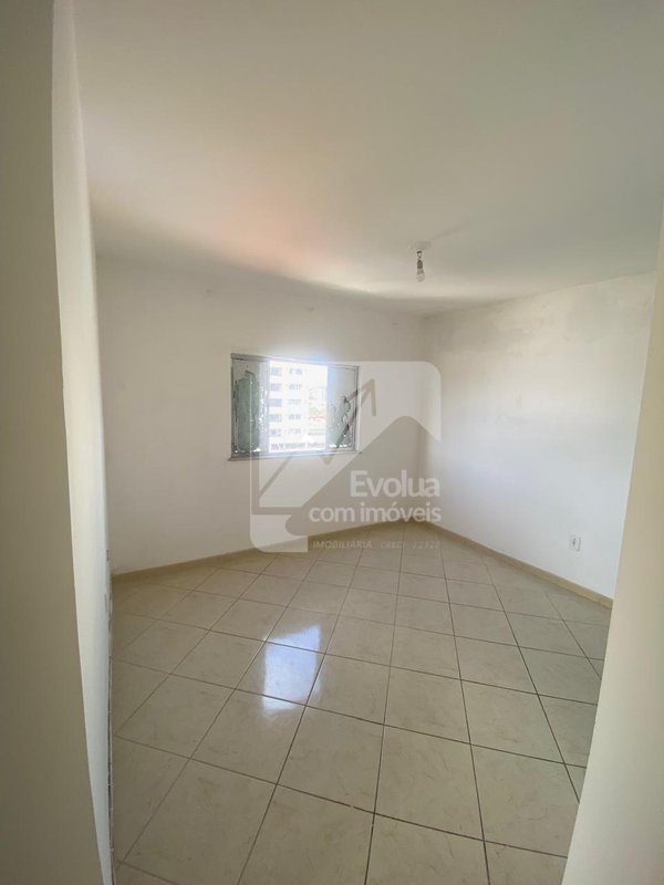 Vendo R$ 280.000 Apartamento Terraço, 2/4, Suíte, Garagem, 2º Andar Escadas - Itapuã - Salvador - 