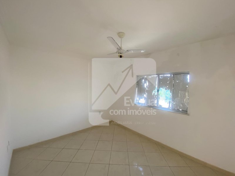 Vendo R$ 280.000 Apartamento Terraço, 2/4, Suíte, Garagem, 2º Andar Escadas - Itapuã - Salvador - 