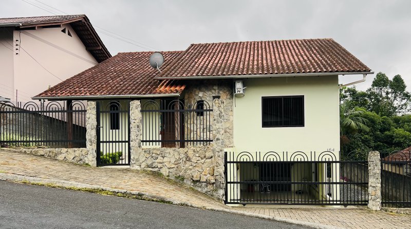 Casa 3 Quartos sendo uma suíte - Timbó - 