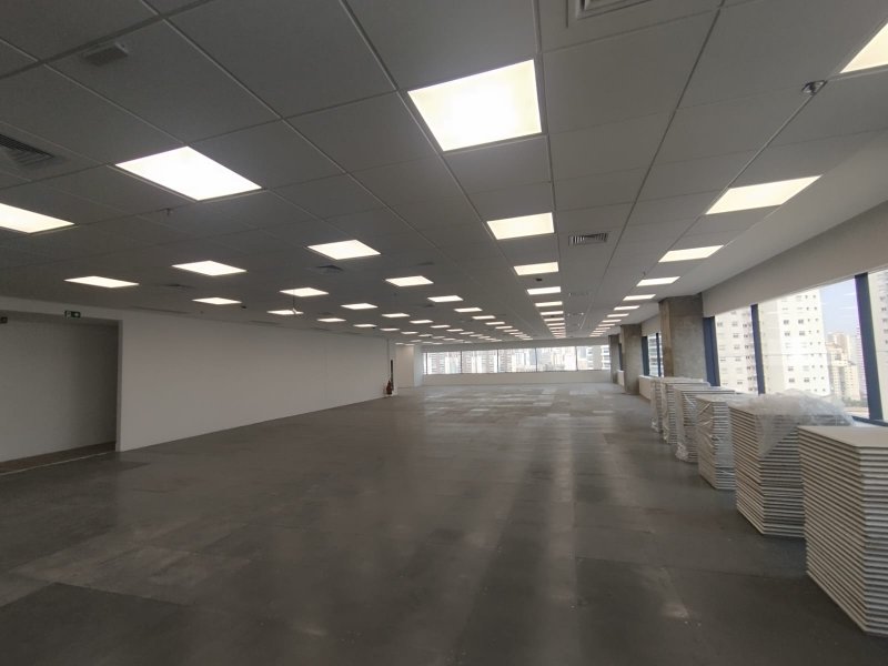 ALUGA-SE MEIA LAJE CORPORATIVA MODERNÍSSIMA - OPEN SPACE - 789M2 Avenida Nicolas Boer São Paulo - 