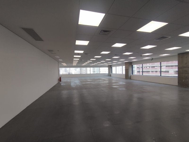 ALUGA-SE MEIA LAJE CORPORATIVA MODERNÍSSIMA - OPEN SPACE - 789M2 Avenida Nicolas Boer São Paulo - 