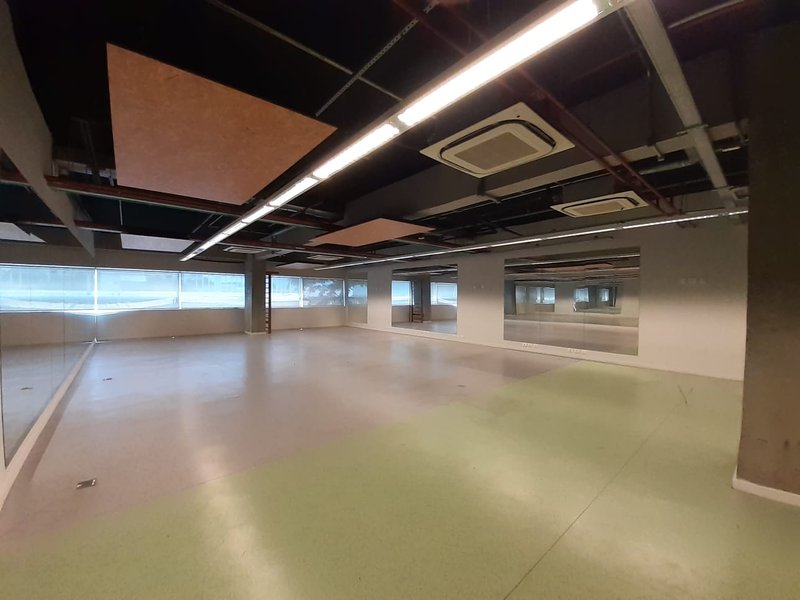 ALUGA-SE ÁREA PARA ESCRITÓRIO - 4.254M2 - 68 VAGAS - DENTRO DO COMPLEO EMPRESARIAL Rua Werner Von Siemens São Paulo - 