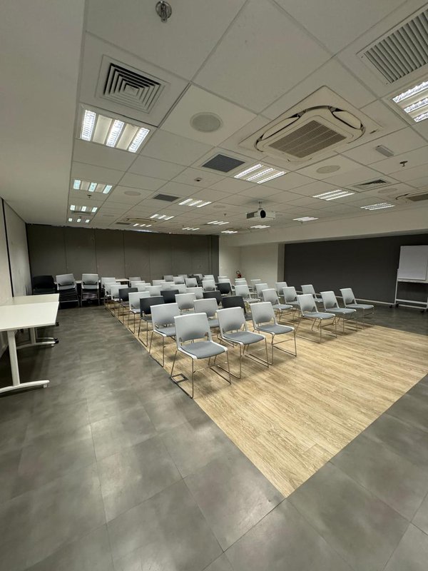 ALUGA-SE 4979M2 DE AREA MOBILIADA DENTRO DE CONDOMINIO EMPRESARIAL COMPLETO - LAPA Rua Werner Von Siemens São Paulo - 