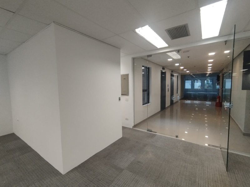 ALUGA-SE CONJUNTO COMERCIAL NOVO - 120M2 - 5MIN DO METRÔ - ME LIGA!! Rua Cardeal Arcoverde São Paulo - 
