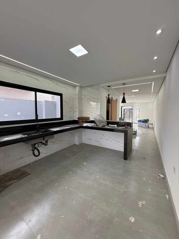 Os sobrados dos seus sonhos está praticamente pronto… e esperando por você! 🏡✨ - Caraguatatuba - 