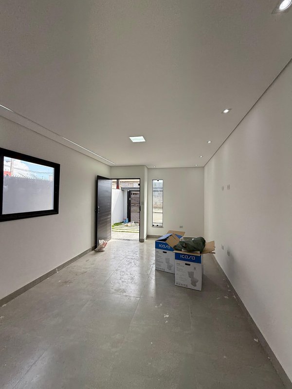 Os sobrados dos seus sonhos está praticamente pronto… e esperando por você! 🏡✨ - Caraguatatuba - 