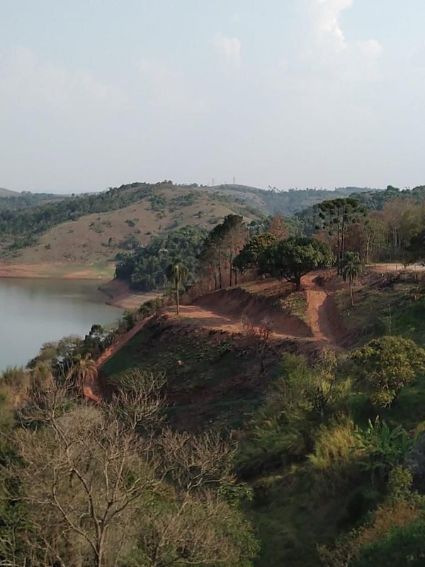 Terrenos pé na água à venda no Recanto das Águas - Igaratá - 