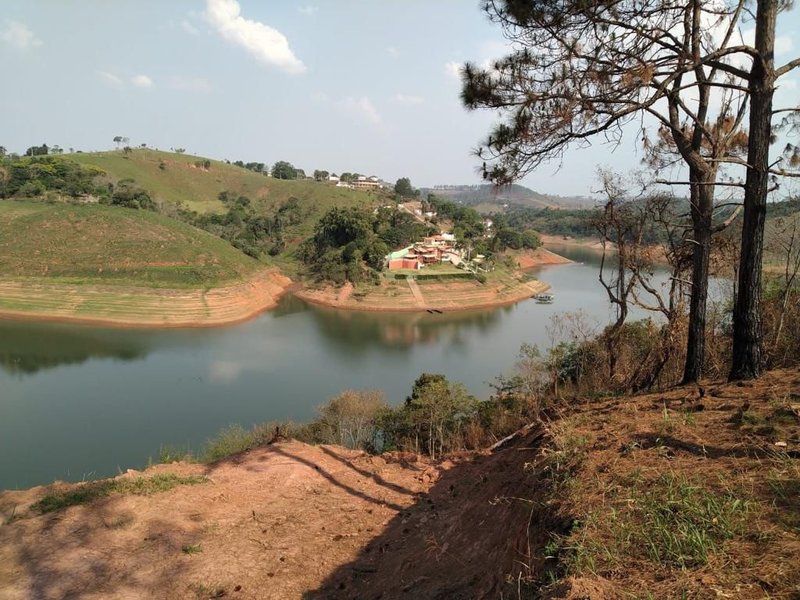 Terrenos pé na água à venda no Recanto das Águas - Igaratá - 