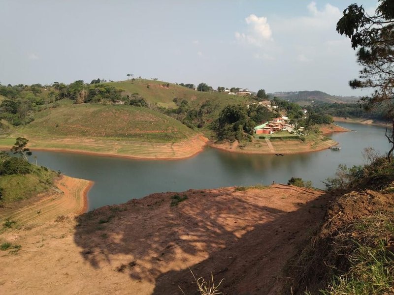 Terrenos pé na água à venda no Recanto das Águas - Igaratá - 