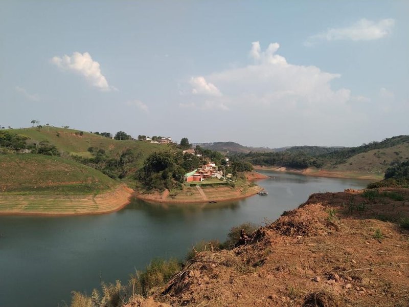 Terrenos pé na água à venda no Recanto das Águas - Igaratá - 