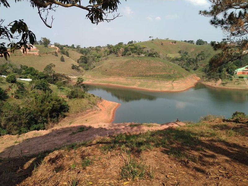 Terrenos pé na água à venda no Recanto das Águas - Igaratá - 