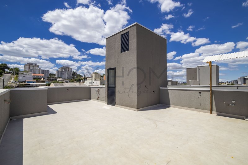 SOBRADO À VENDA NO LINDÓIA CURITIBA - 3 QUARTOS - 102 m²  PRIVATIVOS COM TERRAÇO E JARDIM Rua Victor Hugo Curitiba - 