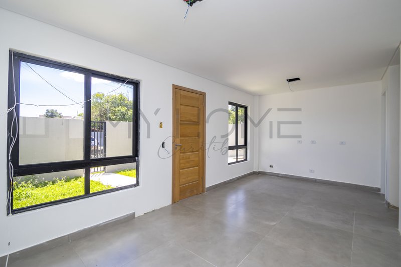 SOBRADO À VENDA NO LINDÓIA CURITIBA - 3 QUARTOS - 102 m²  PRIVATIVOS COM TERRAÇO E JARDIM Rua Victor Hugo Curitiba - 