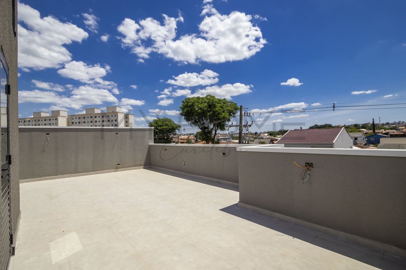 SOBRADO À VENDA NO LINDÓIA CURITIBA - 3 QUARTOS - 102 m²  PRIVATIVOS COM TERRAÇO E JARDIM Rua Victor Hugo Curitiba - 