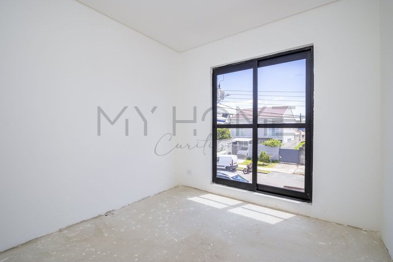 SOBRADO À VENDA NO LINDÓIA CURITIBA - 3 QUARTOS - 102 m²  PRIVATIVOS COM TERRAÇO E JARDIM Rua Victor Hugo Curitiba - 