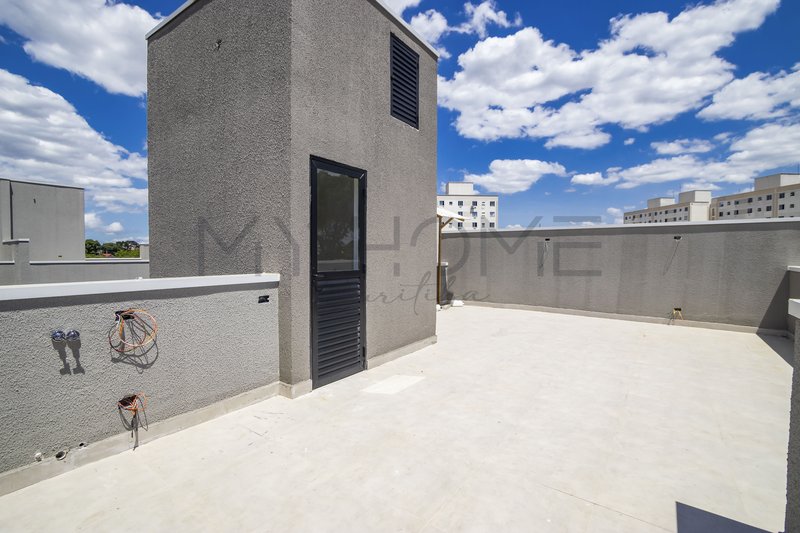 SOBRADO À VENDA NO LINDÓIA CURITIBA - 3 QUARTOS - 102 m²  PRIVATIVOS COM TERRAÇO E JARDIM Rua Victor Hugo Curitiba - 