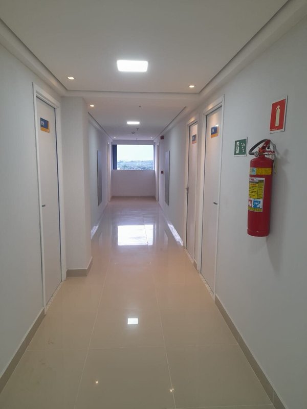 ALUGUE JÁ Sala com 37m2 no Quinto Andar do JEBC - SA490 - Sobral - 