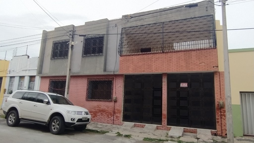 Casa para alugar com 3 quartos, 102m² - Foto 1