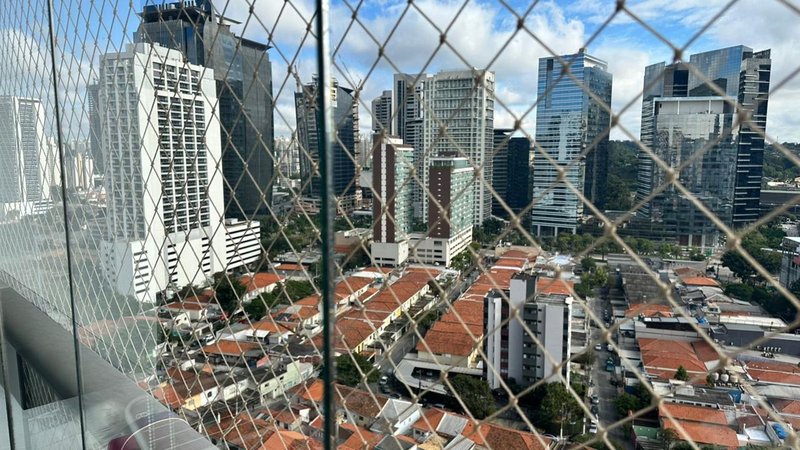 ALUGA-SE APARTAMENTO – MOBILIADO - PRONTO PARA MORAR - 93m2 Rua Henri Dunant São Paulo - 